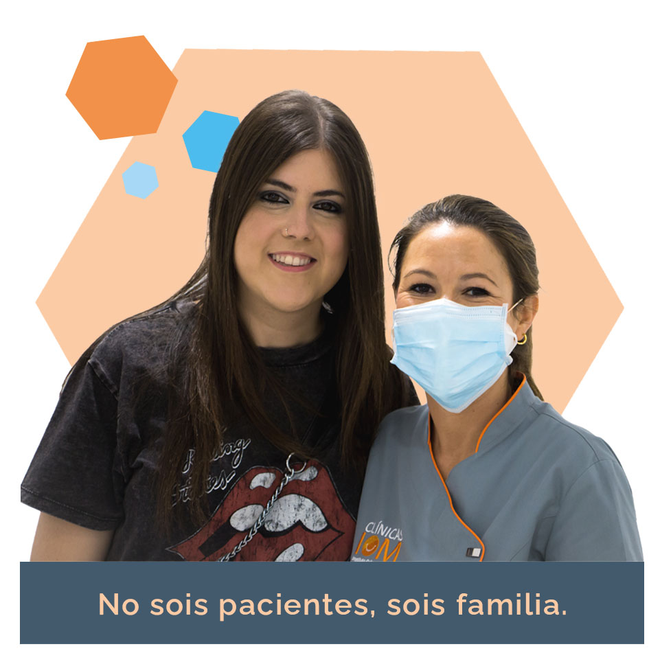 Ortodoncista María Polanco con paciente de ortodoncia de clínica dental iom