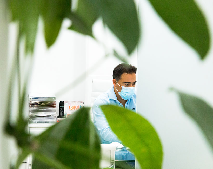 juan, gerente de clinica dental iom
