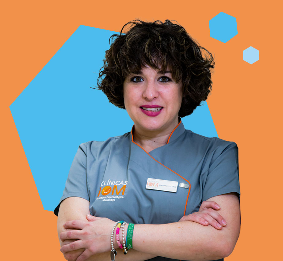 sandra nevado, recepcionista de clínica dental IOM